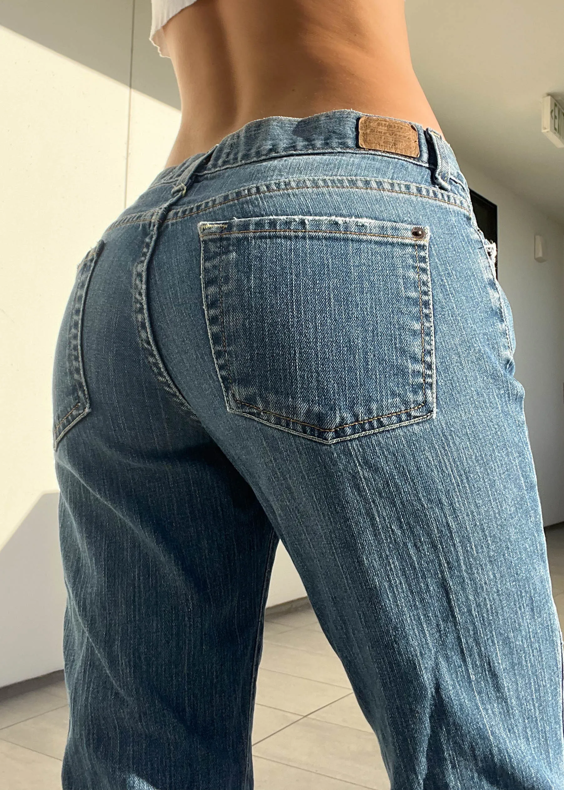 Classic Y2k Low-Waisted Flared Jeans (M)