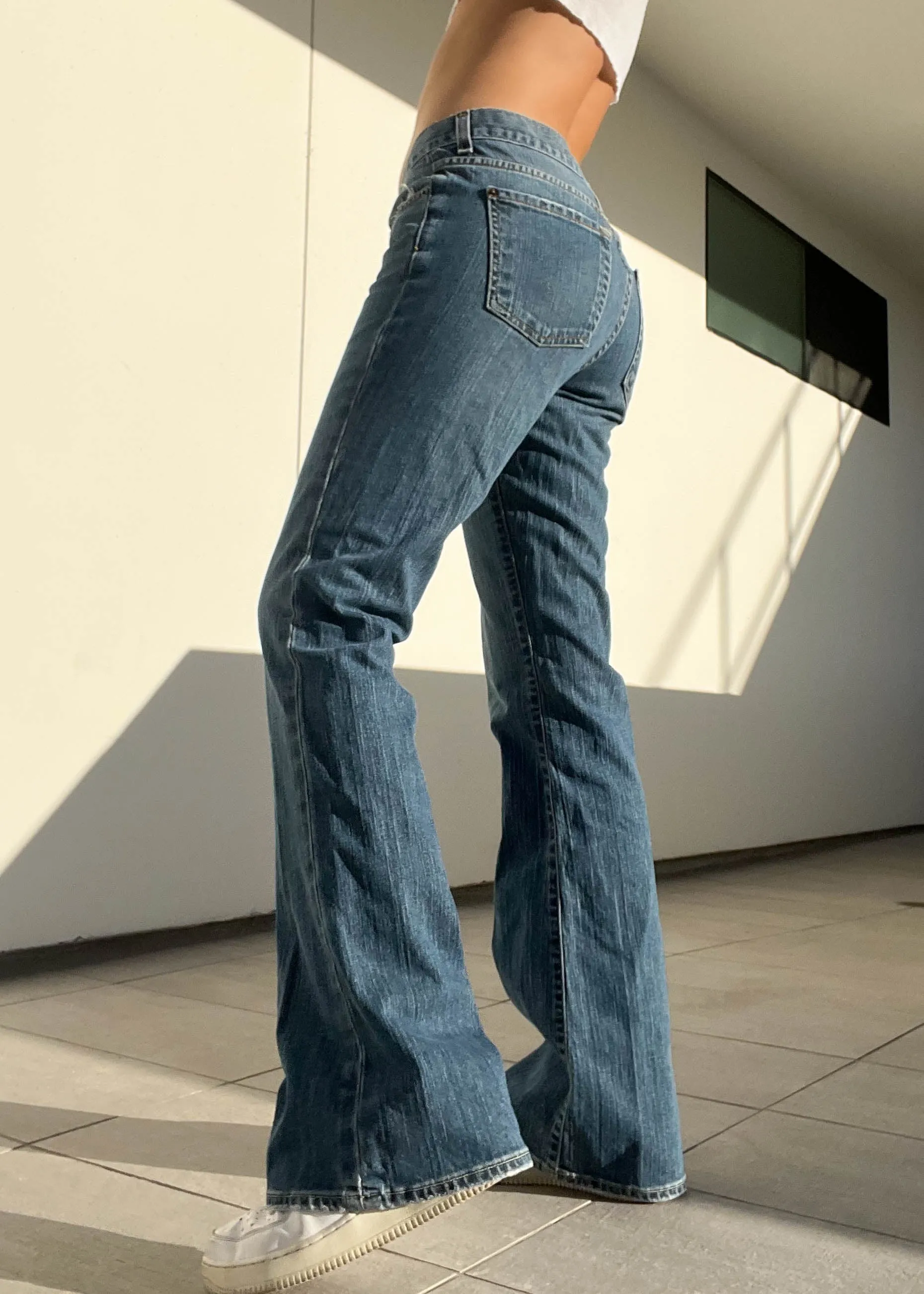 Classic Y2k Low-Waisted Flared Jeans (M)